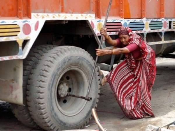 पुरुषों के वर्चस्व वाले क्षेत्र में एक महिला