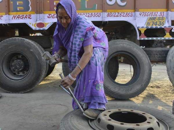 अपनी शादी के लिए शान्ति देवी ने जुटाए पैसे