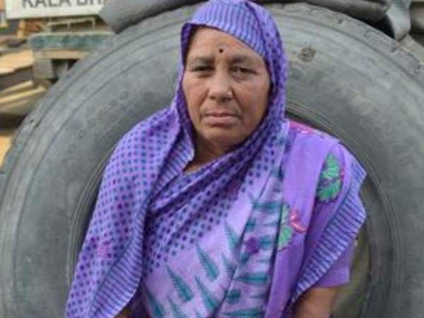 20 साल से ज्यादा समय से कर रही हैं ट्रक की मरम्मत