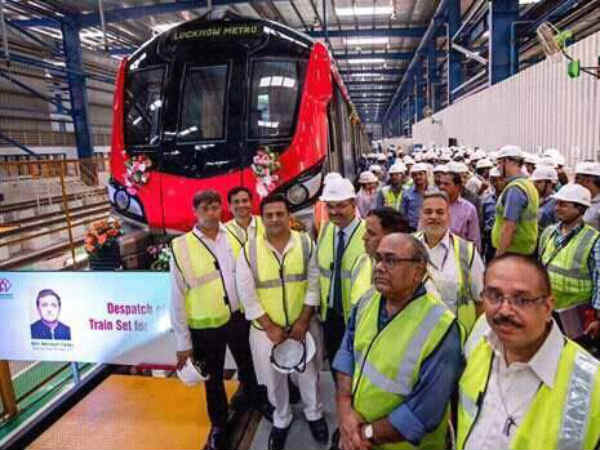 फेसबुक पर जारी की तस्वीर