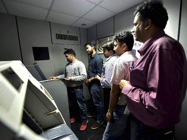 लोग निकाल रहे 400 रुपये, जिससे नहीं आए 500 का नोट