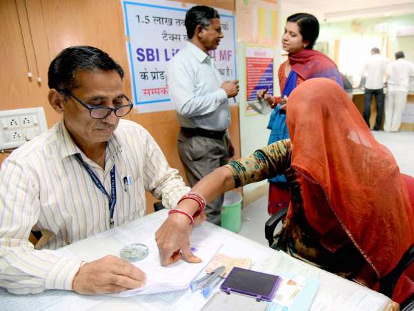 पैसे जमा करने और निकालने का ये है नियम