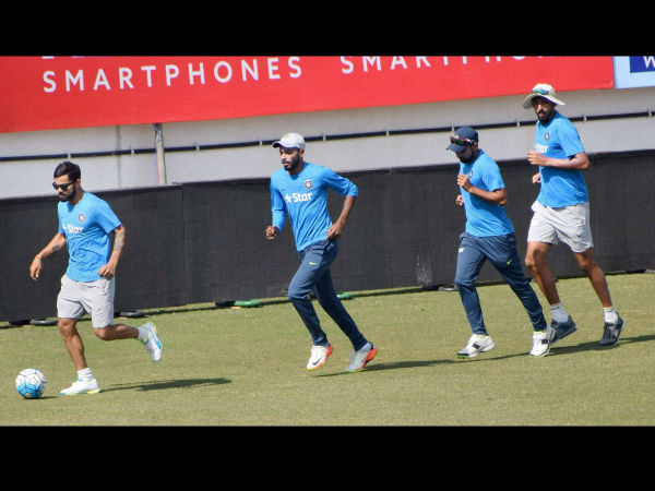india focuses on saving no. 1 icc test ranking against england. भारत को अगर अपनी नंबर 1 पोजीशन को बरकरार रखनी है तो उसे यह सीरीज कम से कम ड्रॉ करानी होगी। भारत साल के अंत में अपनी नंबर 1 रैंकिंग किसी भी हाल में गंवाना नहीं चाहेगा। india focuses on saving no. 1 icc test ranking against england. भारत को अगर अपनी नंबर 1 पोजीशन को बरकरार रखनी है तो उसे यह सीरीज कम से कम ड्रॉ करानी होगी। भारत साल के अंत में अपनी नंबर 1 रैंकिंग किसी भी हाल में गंवाना नहीं चाहेगा।