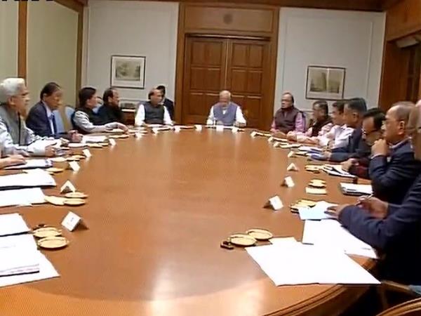 नोटबंदी के फैसले का क्या हो रहा असर?