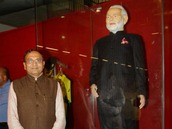 Surat Businessman has surrendered Rs 6000 crore Surat Businessman has surrendered Rs 6000 crore