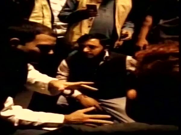 दुकानदारों और रेहड़ी वालों के बीच पहुंचे राहुल
