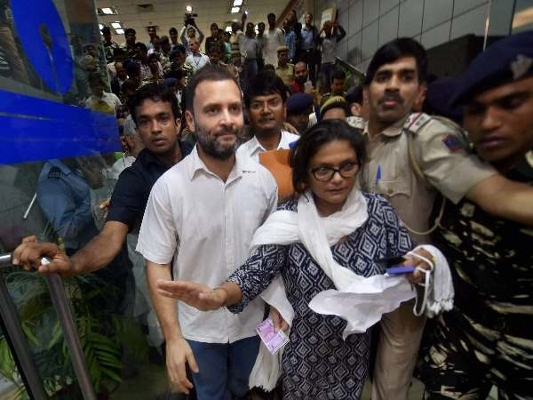 नोटबंदी पर आम आदमी से जुड़ने की कोशिश