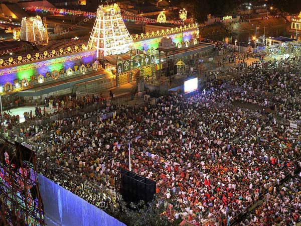 मंदिर में दान