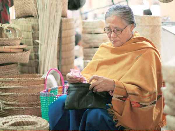 कई दुकानदार नहीं ले रहे 2000 रुपए के नोट
