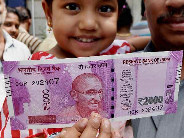 '2000 का नोट नकली है'