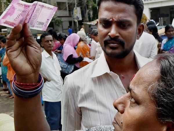 देशभर में 2000 के नोट पर लोगों की राय अच्छी नहीं