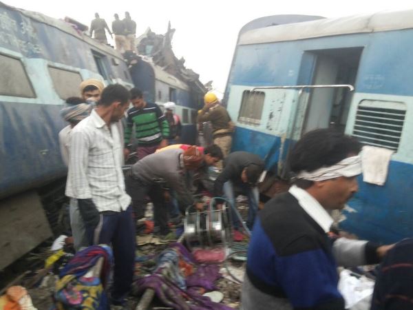 train derail train derail
