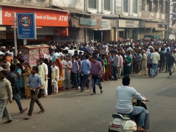 Anger At ATMs In Scramble For Cash, New 500 Rupee Notes Anger At ATMs In Scramble For Cash, New 500 Rupee Notes