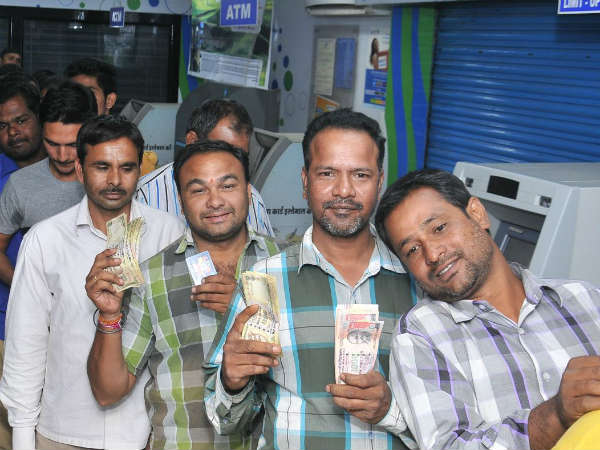 rbi, social media, twitter, 500 rupees, 1000 rupees, narendra modi, pm, atm, currency, bjp, 500 का नोट, 1000 का नोट, सोशल मीडिया, ट्विटर, नरेंद्र मोदी rbi, social media, twitter, 500 rupees, 1000 rupees, narendra modi, pm, atm, currency, bjp, 500 का नोट, 1000 का नोट, सोशल मीडिया, ट्विटर, नरेंद्र मोदी