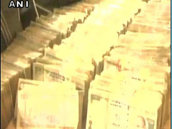 Crime Investigation department of Police seized Rs 2 crore while conducting checks in Palwal Crime Investigation department of Police seized Rs 2 crore while conducting checks in Palwal