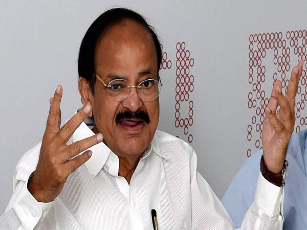 वैंकेया नायडू ने कहा हमें सर्टिफिकेट की जरूरत नहीं, चिदंबरम और मनमोहन हैं असफल अर्थशास्त्री वैंकेया नायडू ने कहा हमें सर्टिफिकेट की जरूरत नहीं, चिदंबरम और मनमोहन हैं असफल अर्थशास्त्री