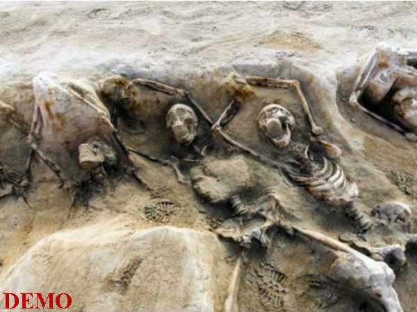Mass grave containing 100 bodies found in town south of Mosul, Iraq says Mass grave containing 100 bodies found in town south of Mosul, Iraq says