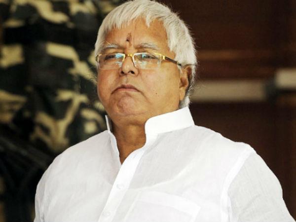 Nitish meets Lalu amid talks of rift in Grand Alliance over demonetisation Nitish meets Lalu amid talks of rift in Grand Alliance over demonetisation