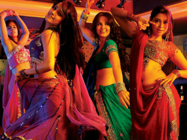 Shower of fake notes, petals in Mumbai dance bars Shower of fake notes, petals in Mumbai dance bars