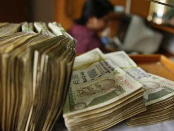 1 crore black money in train 1 crore black money in train