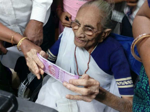 PM Narendra Modi's mother Heeraben reaches bank to exchange currency PM Narendra Modi's mother Heeraben reaches bank to exchange currency