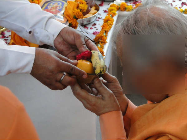 Devotees denied prasad at Dharmasthala for not tendering Rs 100 note Devotees denied prasad at Dharmasthala for not tendering Rs 100 note
