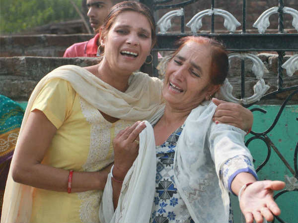 पाक की गोलीबारी बनी भाईदूज पर शवयात्रा पर पुनर्मिलन की वजह पाक की गोलीबारी बनी भाईदूज पर शवयात्रा पर पुनर्मिलन की वजह