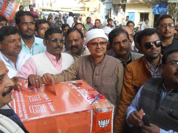 नरेंद्र मोदी के मन के बात के बाद यूपी चुनाव में अब भाजपा लाई मन की पेटी नरेंद्र मोदी के मन के बात के बाद यूपी चुनाव में अब भाजपा लाई मन की पेटी