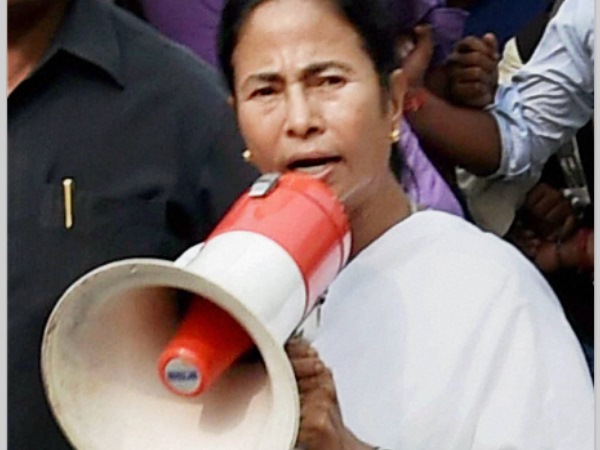 बाकी विपक्ष से अलग है ममता की मांग