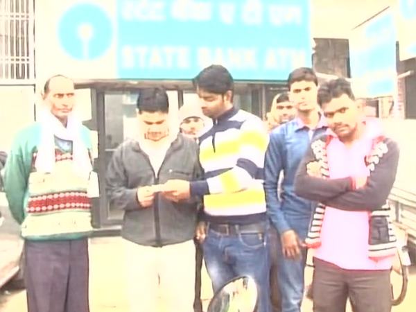 आगरा में एक शख्स के खाते में आ गए थे 99,99,91,723.36 करोड़ रुपए