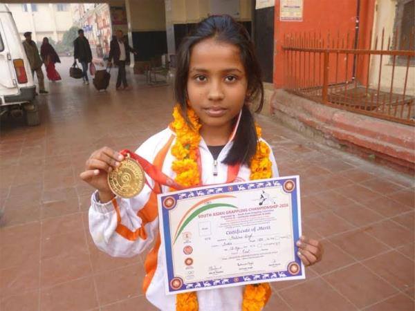 गोरखपुर की खेल सनसनी: 11 साल की उम्र, 17 टूर्नामेंट,17 गोल्ड मेडल गोरखपुर की खेल सनसनी: 11 साल की उम्र, 17 टूर्नामेंट,17 गोल्ड मेडल