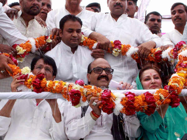 निजी लाभ के चलते गर्त में गई पार्टी