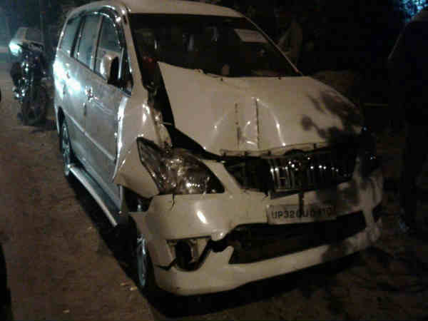 Manoj Sinha has injured his hand in a car accident Manoj Sinha has injured his hand in a car accident