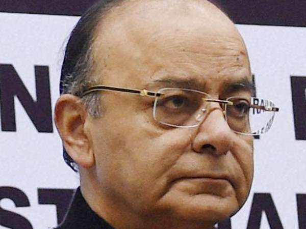 3. रेलवे में अब करेगी सेवाओं की आउटसोर्सिंग