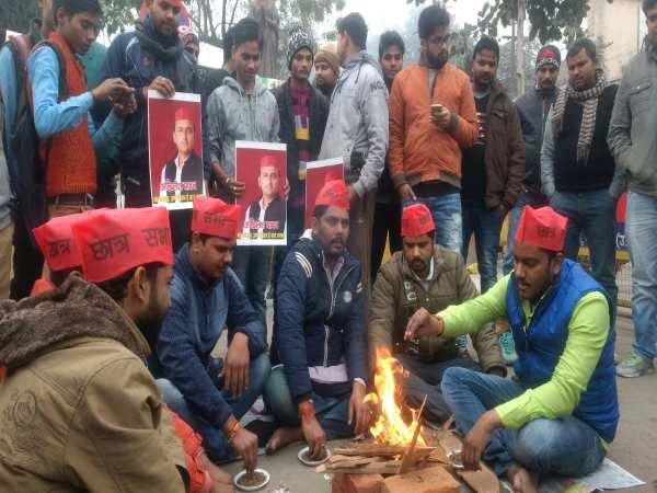 बाहरी शक्तियां कर रही हैं काम