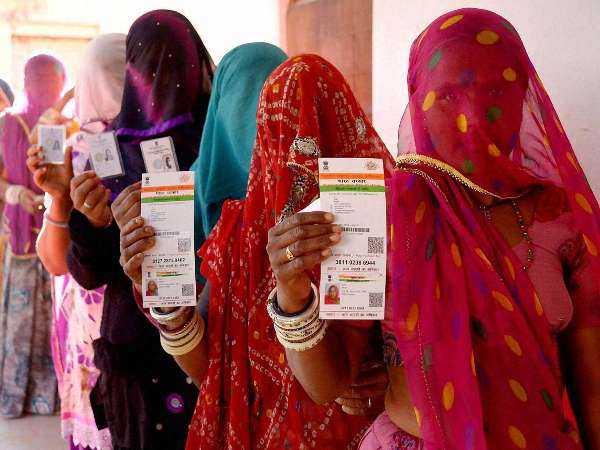 aadhaar card आधार कार्ड को छोटी बचत योजनाओं से जोड़ना चाहता था वित्त मंत्रालय, कानून मंत्रालय ने ठुकराया प्रस्ताव aadhaar card आधार कार्ड को छोटी बचत योजनाओं से जोड़ना चाहता था वित्त मंत्रालय, कानून मंत्रालय ने ठुकराया प्रस्ताव