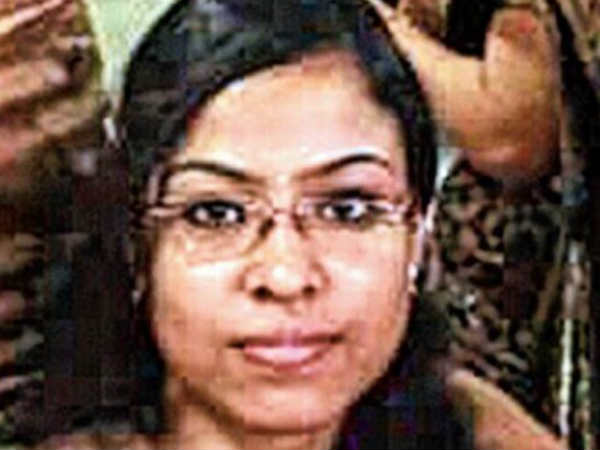 ऑफिस के बाहर महिला इंजीनियर की चाकू मारकर निर्मम हत्या ऑफिस के बाहर महिला इंजीनियर की चाकू मारकर निर्मम हत्या