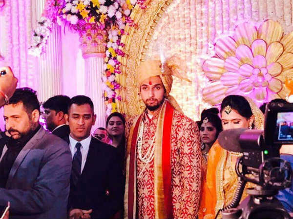 MS Dhoni, Yuvraj Singh at Ishant Sharma and Pratima Singh's wedding MS Dhoni, Yuvraj Singh at Ishant Sharma and Pratima Singh's wedding