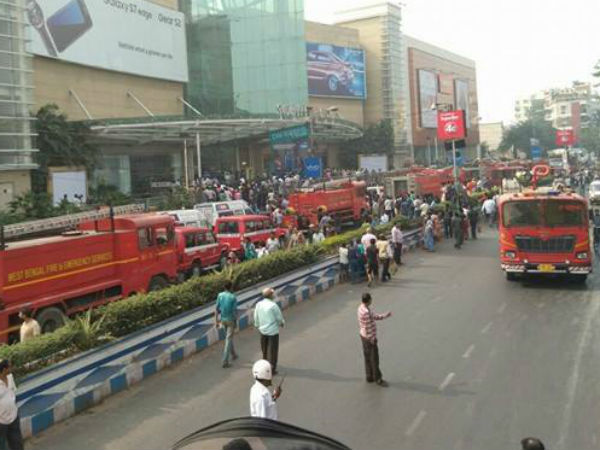 Fire breaks out at Kolkata's South City Mall, 15 fire tenders rushed to spot Fire breaks out at Kolkata's South City Mall, 15 fire tenders rushed to spot