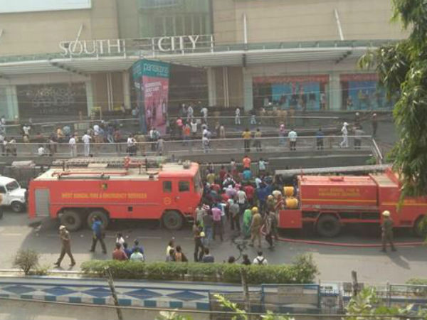 Fire breaks out at Kolkata's South City Mall, 15 fire tenders rushed to spot Fire breaks out at Kolkata's South City Mall, 15 fire tenders rushed to spot