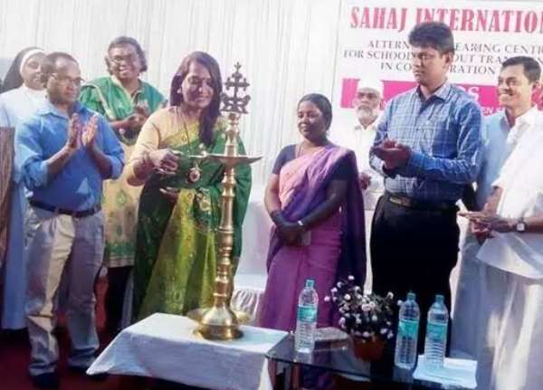 केरल में खुला देश के ट्रांसजेंडर लोगों के लिए पहला और अनोखा स्कूल केरल में खुला देश के ट्रांसजेंडर लोगों के लिए पहला और अनोखा स्कूल