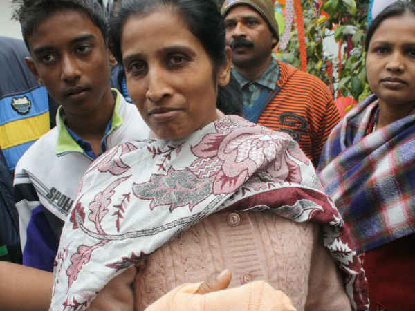 धर्म परिवर्तन का आरोप लगाकर चर्च में जमकर हंगामा, हुई तोड़फ धर्म परिवर्तन का आरोप लगाकर चर्च में जमकर हंगामा, हुई तोड़फ
