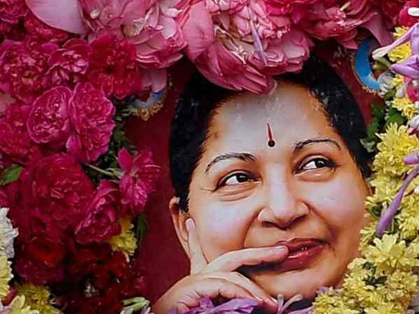 मद्रास हाईकोर्ट के न्यायाधीश ने कहा- जयललिता की मौत पर उठ रहे संदेहों से हटाया जाए पर्दा मद्रास हाईकोर्ट के न्यायाधीश ने कहा- जयललिता की मौत पर उठ रहे संदेहों से हटाया जाए पर्दा