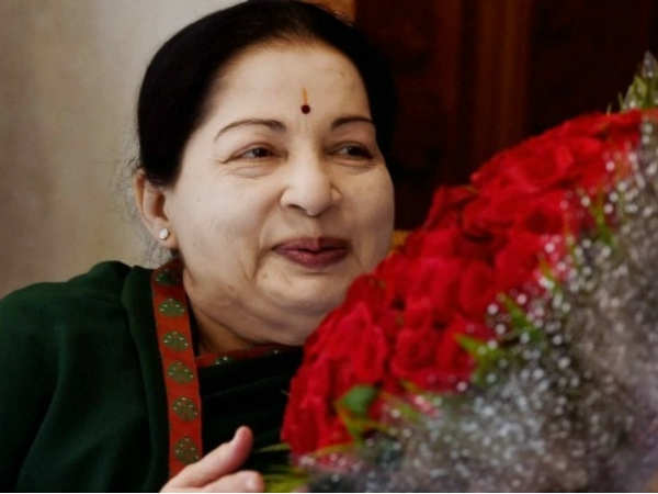 When Jayalalithaa sing Aaja Sanam Madhur Chandni Mein Hum in an interview When Jayalalithaa sing Aaja Sanam Madhur Chandni Mein Hum in an interview