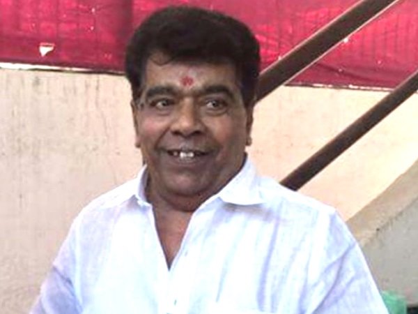 kishore bhajiawala किशोर भजियावाला ने 700 लोगों का इस्तेमाल करके कालेधन को किया था सफेद, कभी बेचता था चाय kishore bhajiawala किशोर भजियावाला ने 700 लोगों का इस्तेमाल करके कालेधन को किया था सफेद, कभी बेचता था चाय