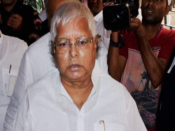 लालू प्रसाद यादव ने सपा सुप्रीमो मुलायम सिंह और मुख्यमंत्री अखिलेश से की बात, कहा- संयम से ले काम लालू प्रसाद यादव ने सपा सुप्रीमो मुलायम सिंह और मुख्यमंत्री अखिलेश से की बात, कहा- संयम से ले काम