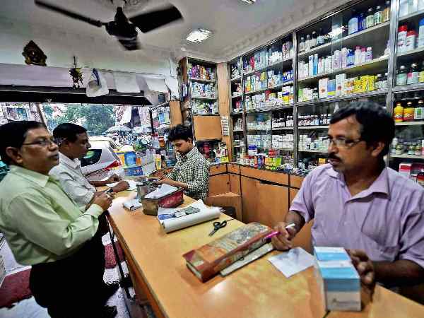 दवाइयों की कीमतों में हुई 44 फीसदी तक की कटौती, 50 से अधिक ड्रग हैं इसमें शामिल दवाइयों की कीमतों में हुई 44 फीसदी तक की कटौती, 50 से अधिक ड्रग हैं इसमें शामिल