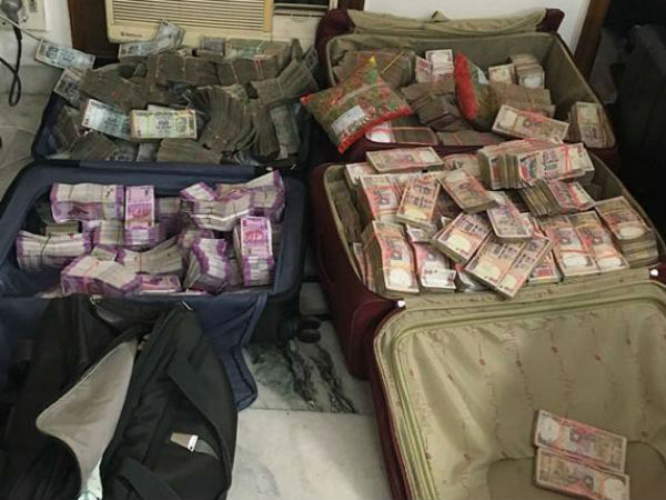 2.5 Crores In New Notes Among Rs. 10 Crore Seized In Raids On South Delhi's Law Firm 2.5 Crores In New Notes Among Rs. 10 Crore Seized In Raids On South Delhi's Law Firm