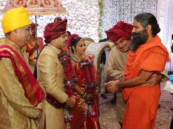 gadkari daughters marriage1 gadkari daughters marriage1