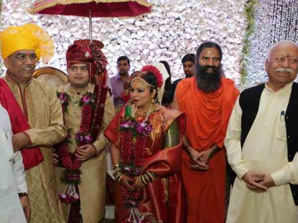 gadkari daughters marriage3 gadkari daughters marriage3